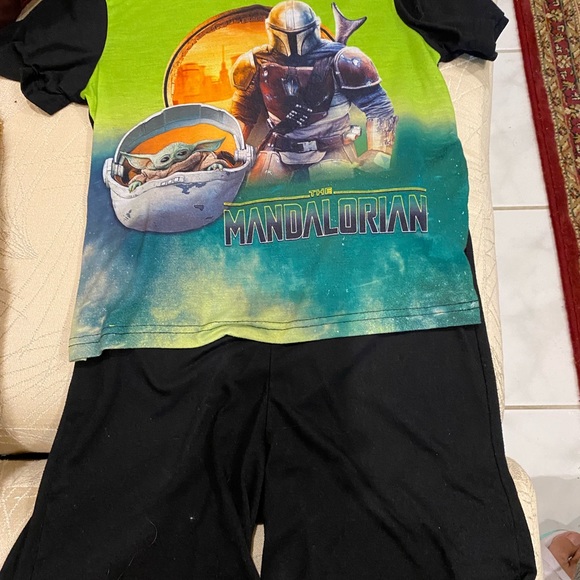 Star Wars the Mandalorian 3 Piece Pajama Set
Size 8 like new - Picture 9 of 10